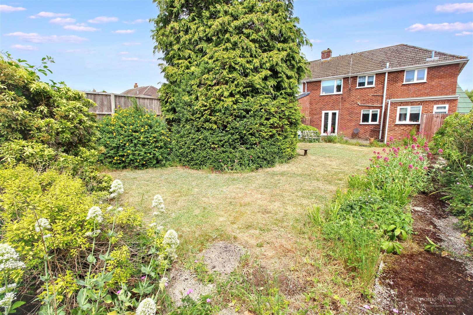 3 bed property in Wittenham Avenue, Reading
